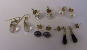 5 pairs of assorted 9ct gold earrings