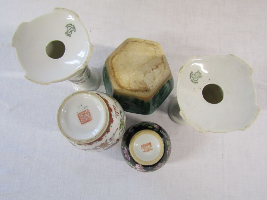 Selection of Japanese and Chinese design items, to include, brass backed plates, vases, - Image 6 of 9