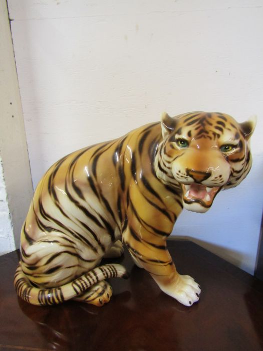 Large ceramic tiger approx. 48cm x 52cm