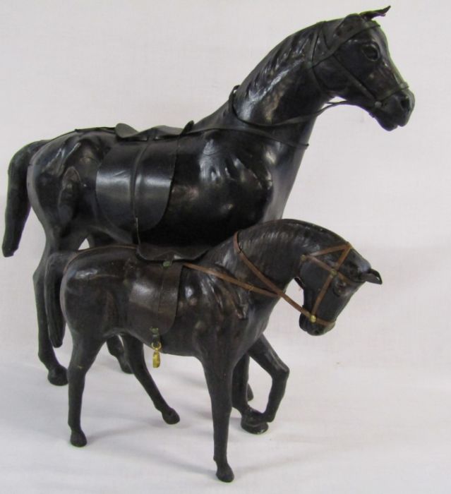 2 leather and papier mache horses - approx. H 47cm large horse - H 28cm small horse - Image 4 of 9