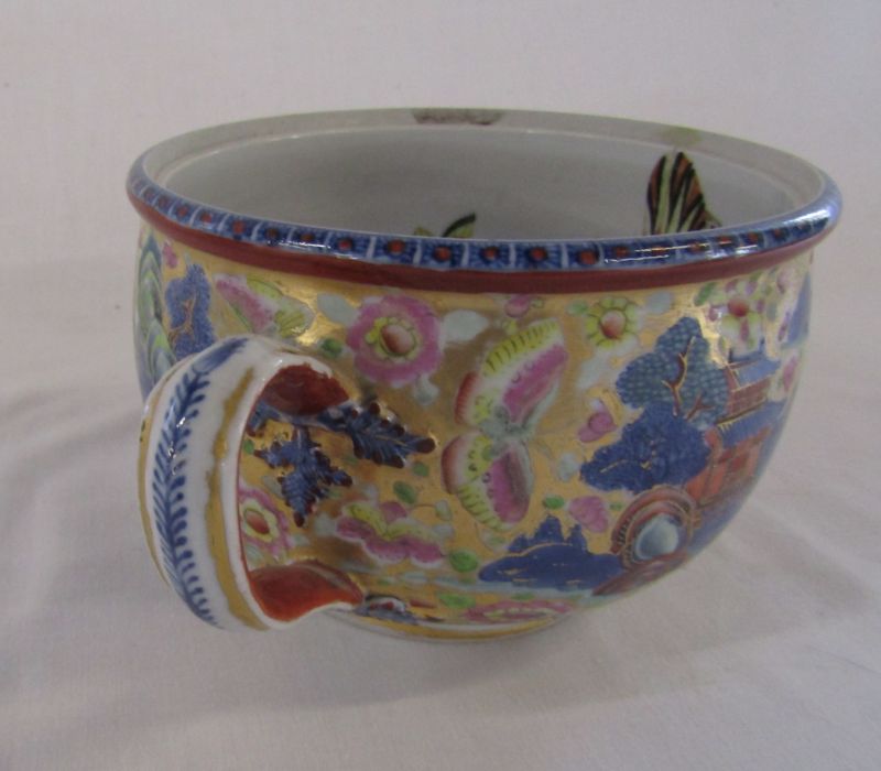 Chinese chamber pot D 17 cm (excluding handle) H 12 cm and a Chinese ginger jar H 17 cm (missing - Image 8 of 10