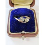 9ct ring with glass stones w. 1.8g size R