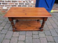 Pine coffee table approx. 92cm x 51cm x 50cm