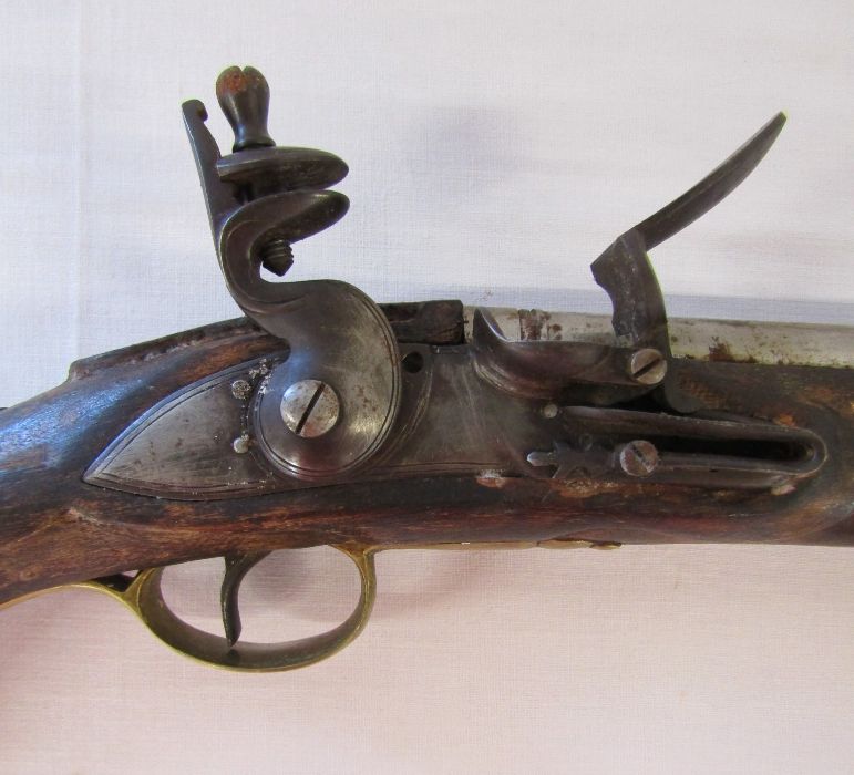 18th/19th century flintlock pistol with brass fittings - approx. 19" from handle to tip - Image 2 of 14