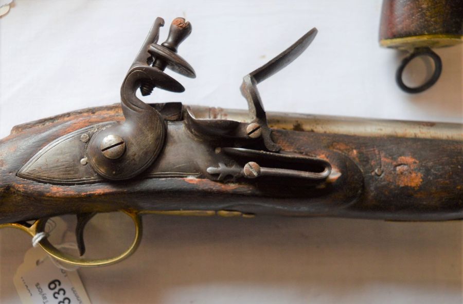 18th/19th century flintlock pistol with brass fittings - approx. 19" from handle to tip - Image 11 of 14