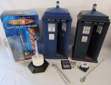Dr. Who Tardis 10th & 11th 1:6 scale collector diorama environment apprx. Ht 48cm, 2 replica sonic