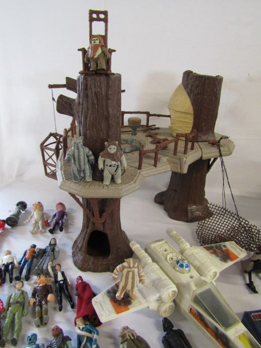 Collection of original 1980's Star Wars figures to include Ewoks, C3PO and others also the Millenium - Image 4 of 7