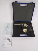 Replica Smith & Wesson 686-6" Co2 powered pellet revolver  with Co2 capsules
