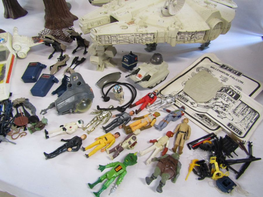 Collection of original 1980's Star Wars figures to include Ewoks, C3PO and others also the Millenium - Image 6 of 7