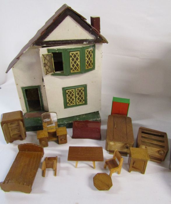 Homemade dolls house with furniture (not handmade) and Triang theatre with plays and cardboard - Image 3 of 6