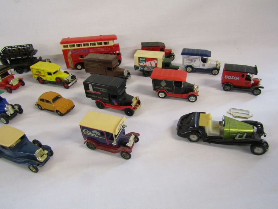 Collection of toy cars to include Days Gone By and Oxford diecast, a SHIELD gents pascal watch and a - Image 4 of 11