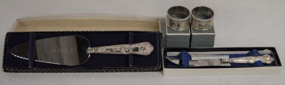 Pair of silver napkin rings 2.6ozt, silver handled cake slice & a silver handled cheese knife