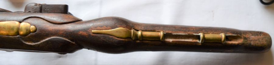 18th/19th century flintlock pistol with brass fittings - approx. 19" from handle to tip - Image 9 of 14