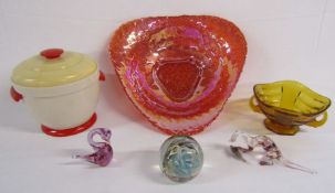 Collection of decorative glass items to include Murano Otter (showing damage to back) and Swan and