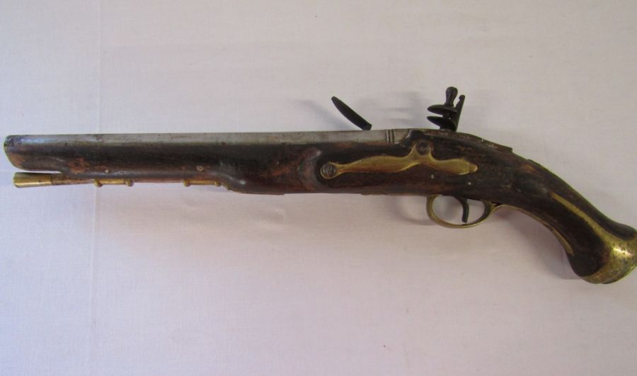 18th/19th century flintlock pistol with brass fittings - approx. 19" from handle to tip - Image 3 of 14