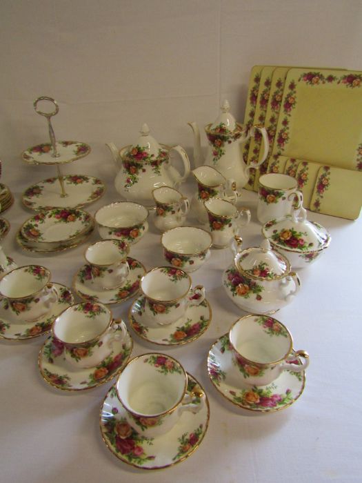 Collection of Royal Albert 'Country Roses' to include cake stand, tea set, gravy boat etc - Image 4 of 4