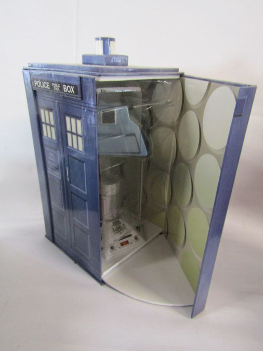 Collection of Dr Who, limited edition wooden model of the Tardis, Classic Moments An Unearthly - Image 4 of 8