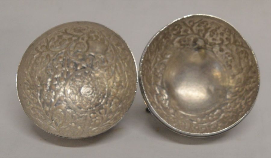 Spherical Anglo Indian white metal pot with repousse decoration & bird finial Ht 12cm - Image 3 of 3