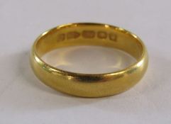 22ct gold wedding band with case - total weight 3.6g - ring size K/L