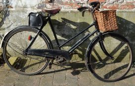 Vintage 1940's ladies bicycle manufactured by The Sun Cycle & Fitting Co. 'The Sun' with original