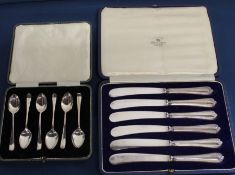 Cased set of 6 Mappin & Webb silver handled butter knives Sheffield 1904 & cased set of 6 silver rat