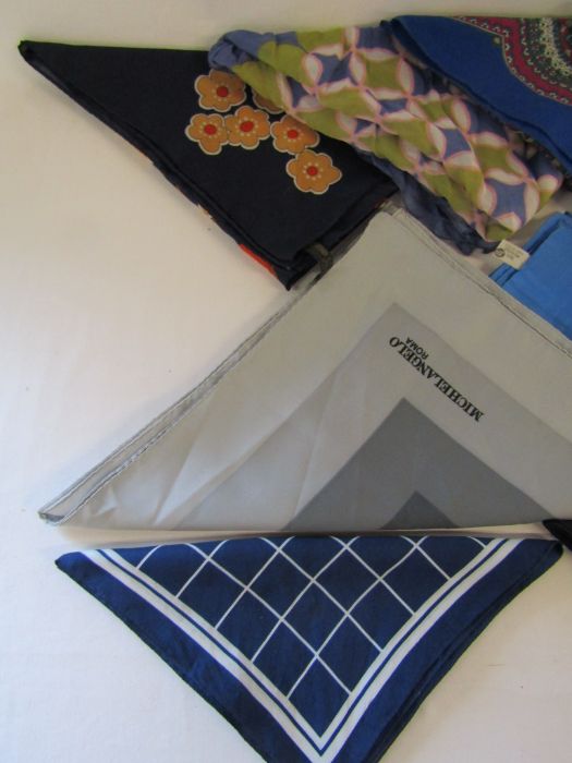 A collection of ladies scarves - Image 2 of 4