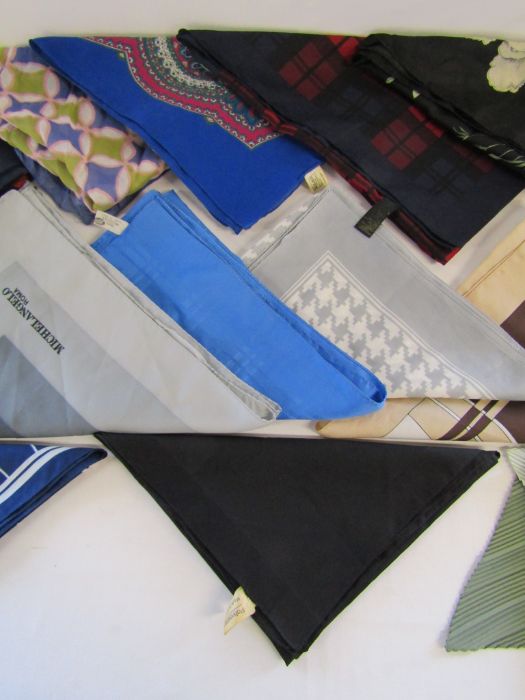 A collection of ladies scarves - Image 3 of 4