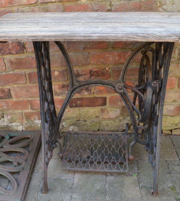 Table made from a treadle sewing machine base & a garden parasol with cast iron base - Image 2 of 2