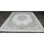 Large Indian wool carpet approx. 12ft x 9ft