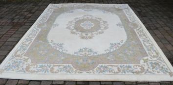 Large Indian wool carpet approx. 12ft x 9ft