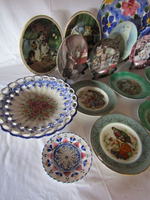 A selection of display plates to include cat and bird collector plates among others - Image 2 of 5