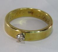 18ct gold band with single diamond inscription inside ring dated 1974 - total weight 4.4g ring