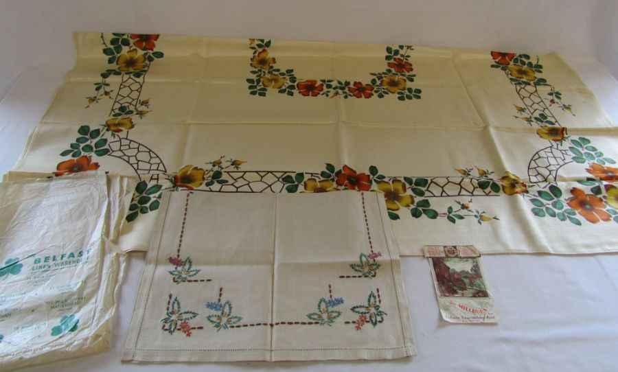 Collection of original vintage clothing some 12/14 others unsized and a vintage table cloth - Image 4 of 4