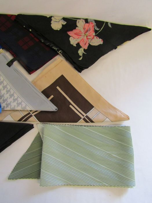 A collection of ladies scarves - Image 4 of 4