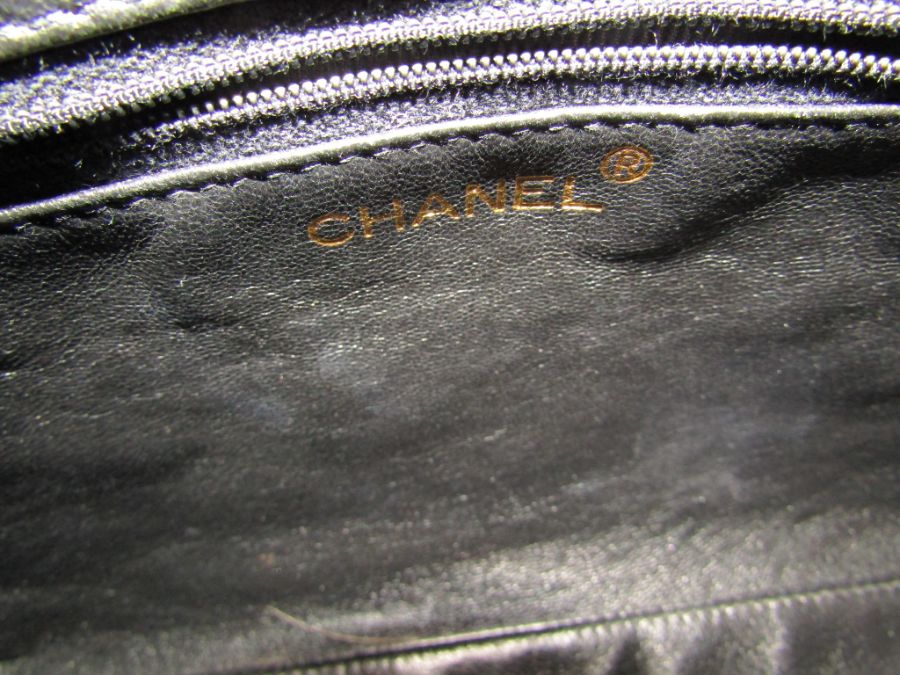 Quilted Chanel handbag 1996/97 (the certificate card is a different bag certificate) - bag size - Image 7 of 8