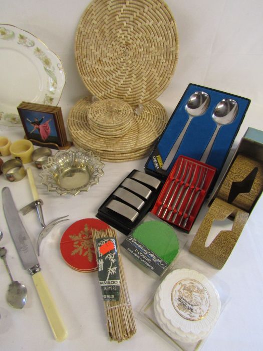 A mixed selection of kitchen items to include Nottingham lace coasters, Viners serving spoons, - Image 4 of 4