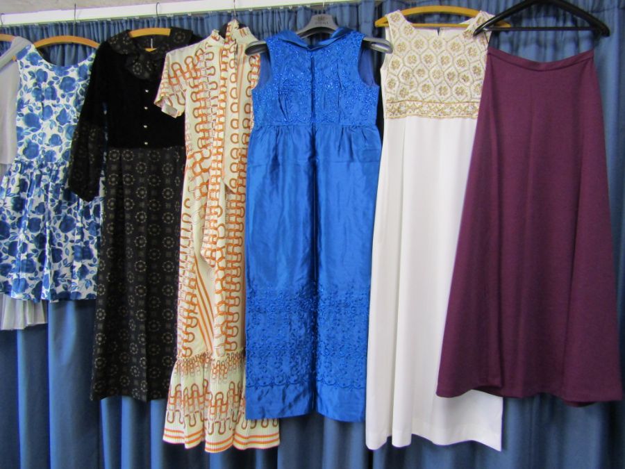 Collection of original vintage clothing some 12/14 others unsized and a vintage table cloth - Image 3 of 4