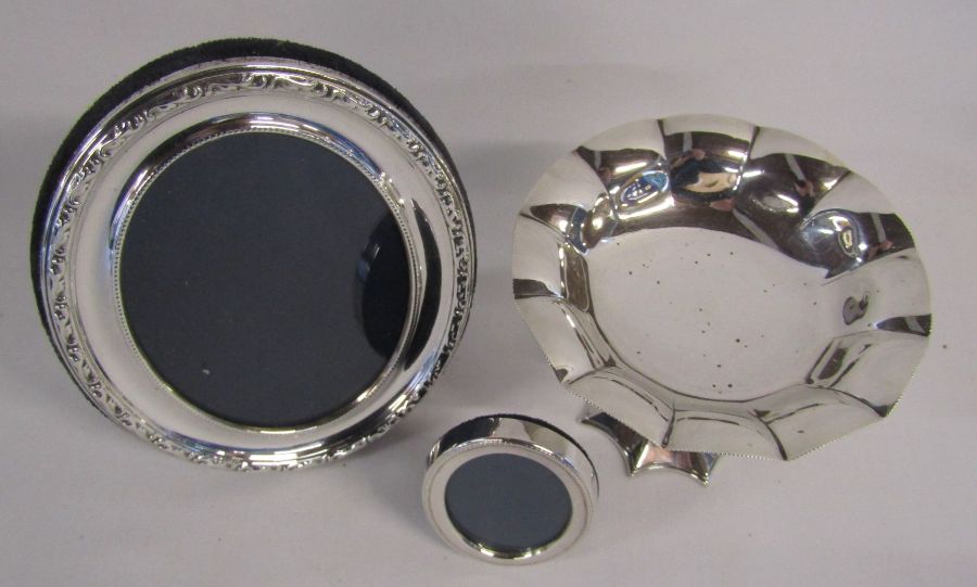 2 silver picture frames and a silver bon bon dish - weight of bon bon dish only 4.13ozt - Image 2 of 5