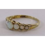 9ct gold and opal ring - total weight 2.5g - ring size T/U