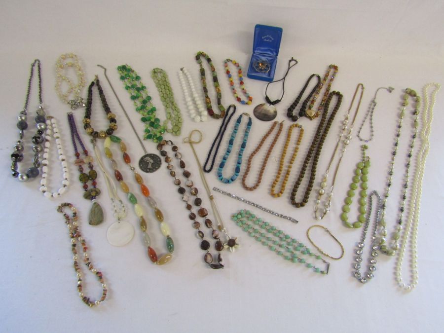 Selection of costume jewellery to include a Scottish brooch