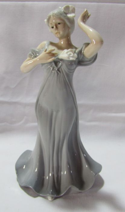 Lladro, Nao, John Jenkins & Royal Doulton 'Mother & Daughter' figure and a decorative charger - Image 8 of 11