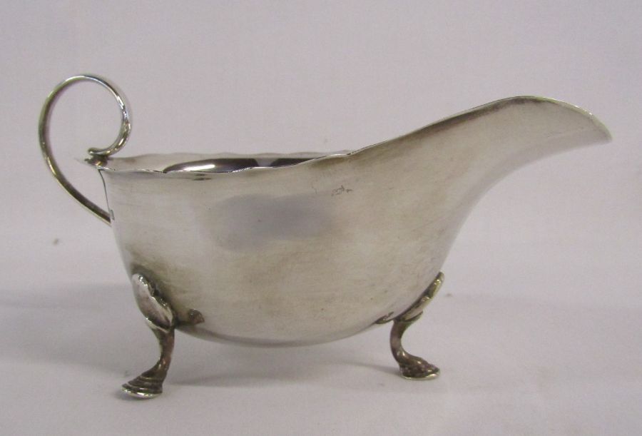 Mappin & Webb silver sauce boat Birmingham 1928 and Birmingham 1937 John Grinsell & sons butter - Image 3 of 5
