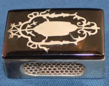 Silver matchbox case London 1933, with tortoiseshell pique panel