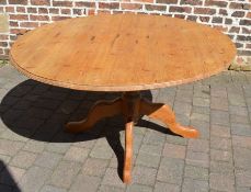 Pine circular table dia.140cm