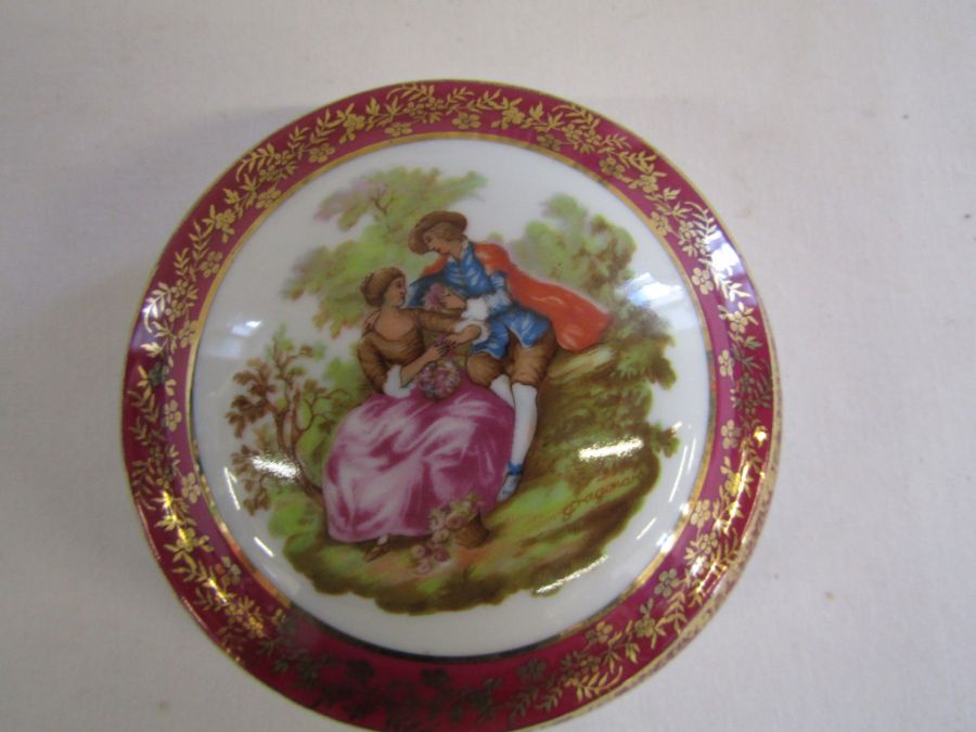 Collection of ceramics to include Crown Devon dish, Limoges lidded dish, thimbles etc - Image 6 of 6