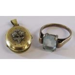 9ct gold ring marked B.K.T with aquamarine stone - total weight 3.4g - ring size O and yellow