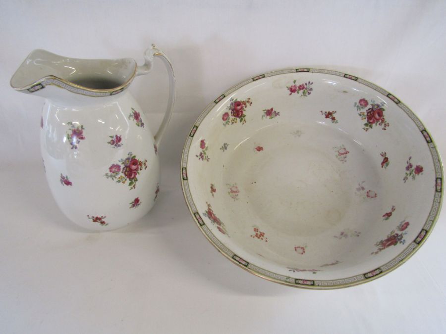 Wash bowl and jug with soap dish and vase - Image 3 of 4