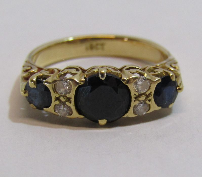 18ct diamond and dark sapphire ring - middle sapphire approx. 7mm - total weight 4.6g - ring size P - Image 5 of 7