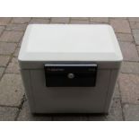 Sentry 1170 file fire safe box with key