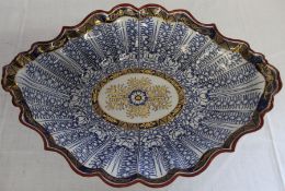 Worcester porcelain blue and white oval dish with scalloped edge & gilt decoration, with blue
